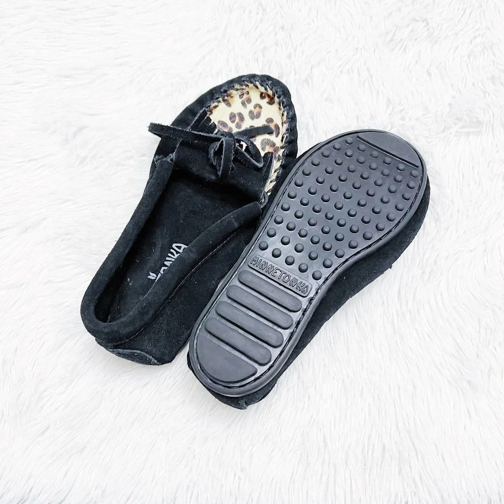 Minnetonka Suede Leather Leopard Moccasin Accent Flat SZ2